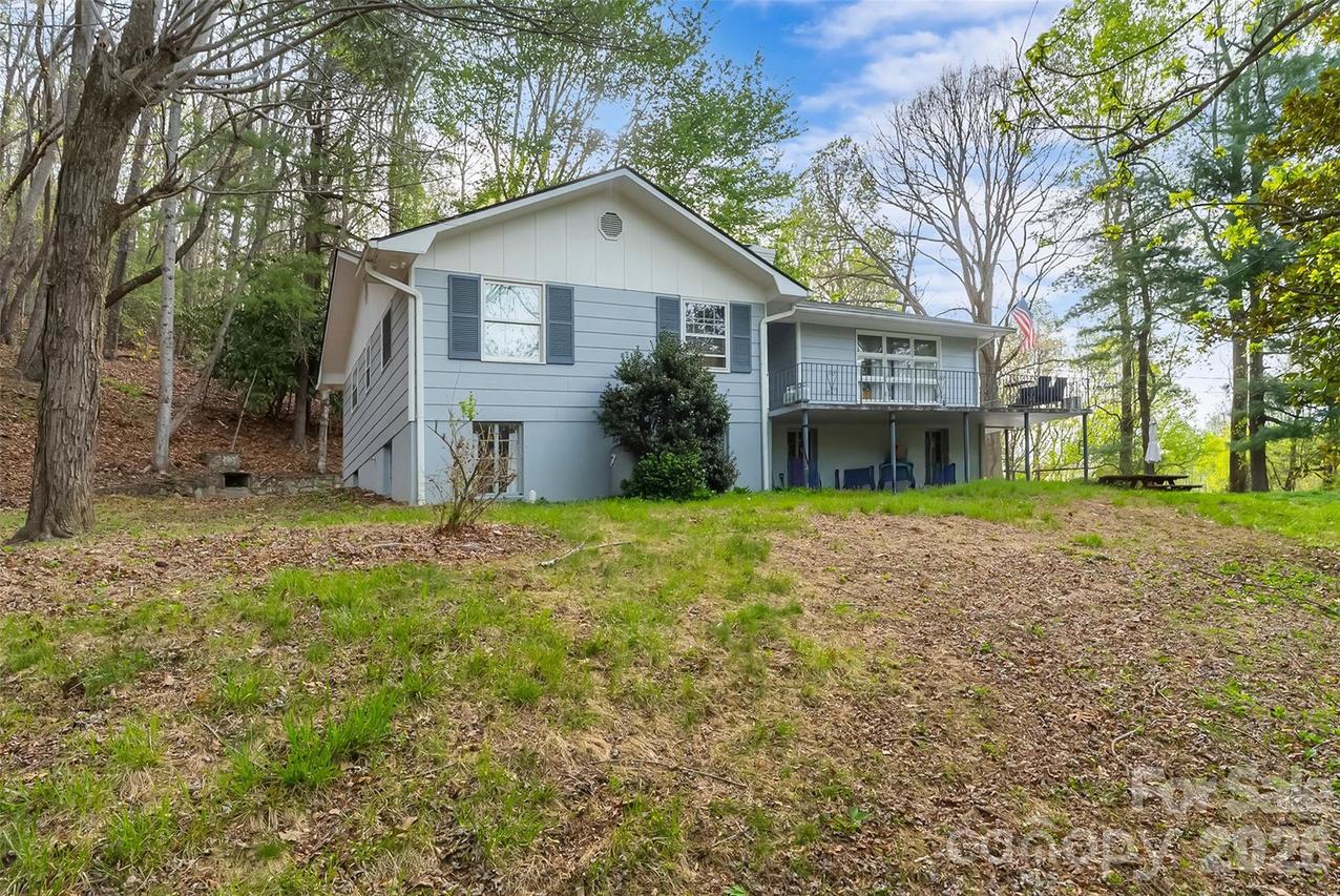 98 Limberlost Dr., Hendersonville, NC 28739