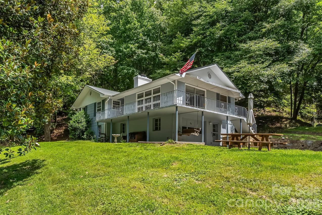 98 Limberlost Dr., Hendersonville, NC 28739