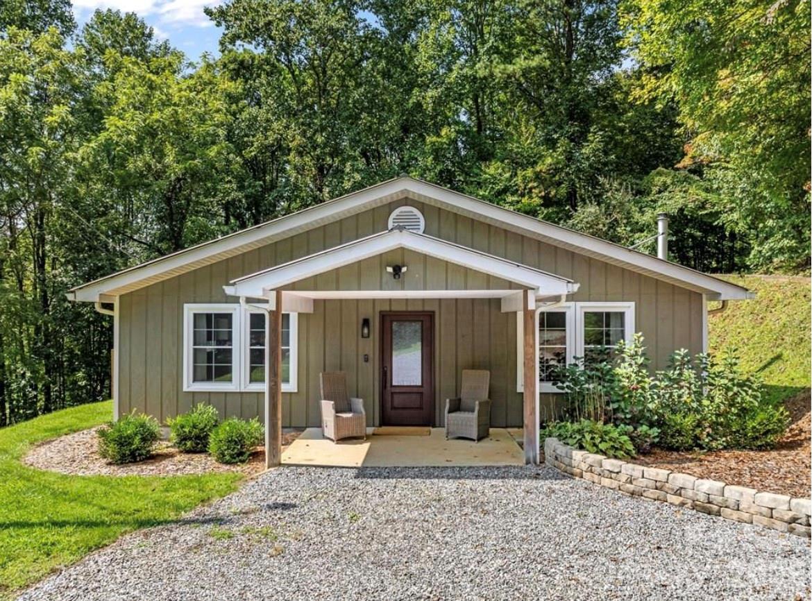 800 Kitchens Branch Rd., Sylva, NC 28779