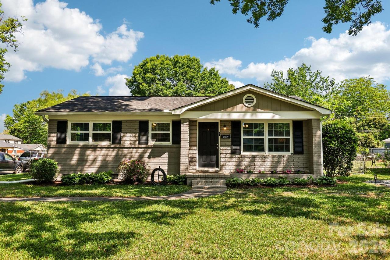 2809 Albany Ln., Charlotte, NC 28205