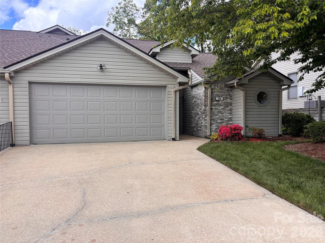 39 Tisha Ln., Hendersonville, NC 28739