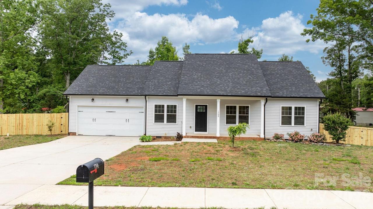 1700 Ivey Ct., Maiden, NC 28650