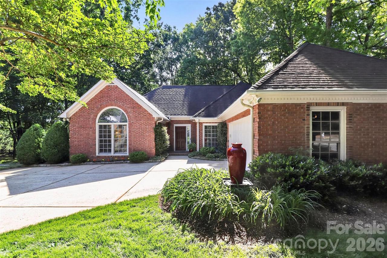 8902 Taunton Dr., Huntersville, NC 28078