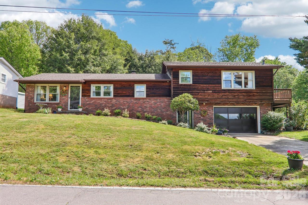 401 Lower Grassy Branch Rd., Asheville, NC 28805