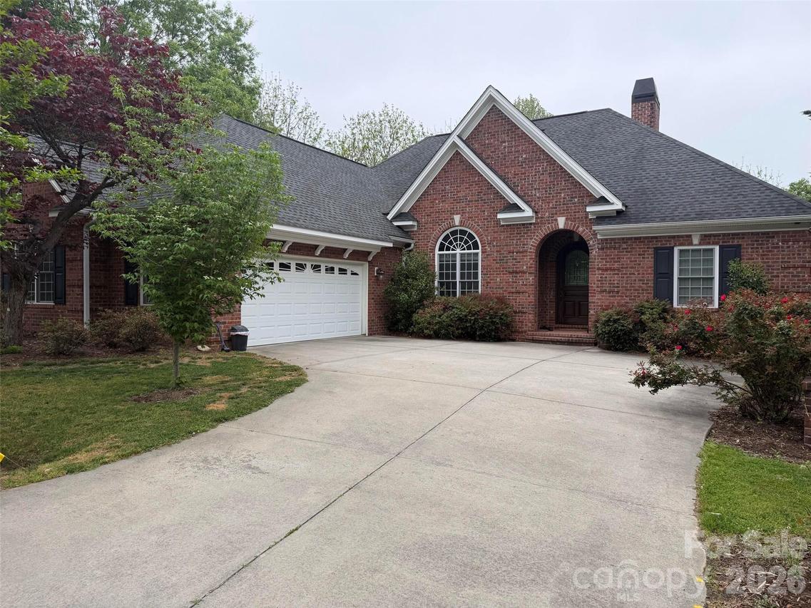 8 Split Creek Ct., Mills River, NC 28759