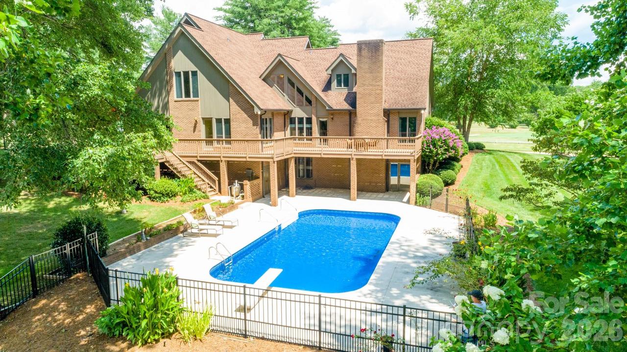 536 Innisbrook Dr., Statesville, NC 28625