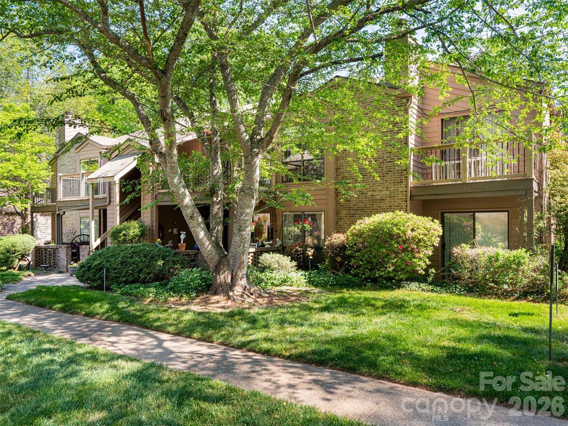 38 Ravencroft Ln. #E, Asheville, NC 28803