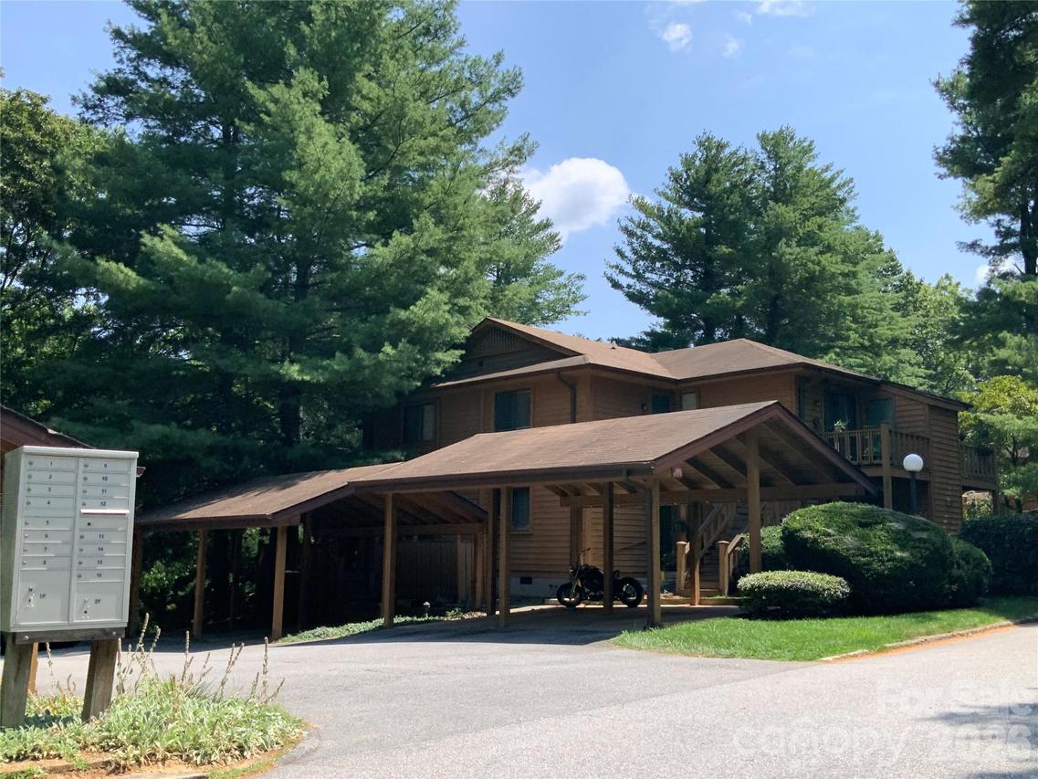 531 Courtwood Ln. #7, Hendersonville, NC 28739