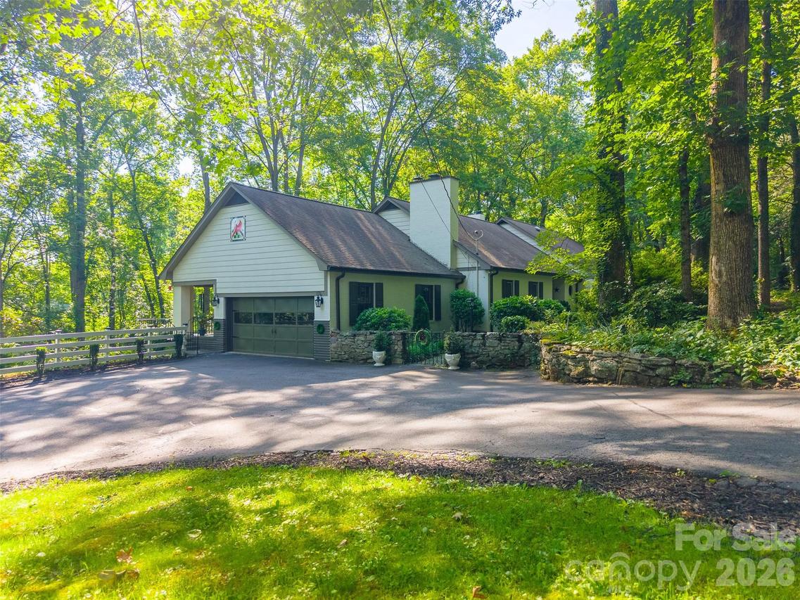 77 Oakwood Ln., Sylva, NC 28779