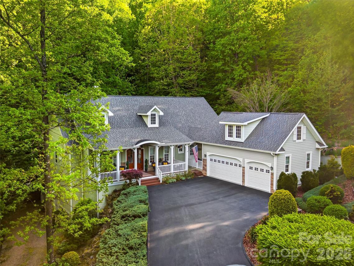 329 Kenmure Dr., Flat Rock, NC 28731