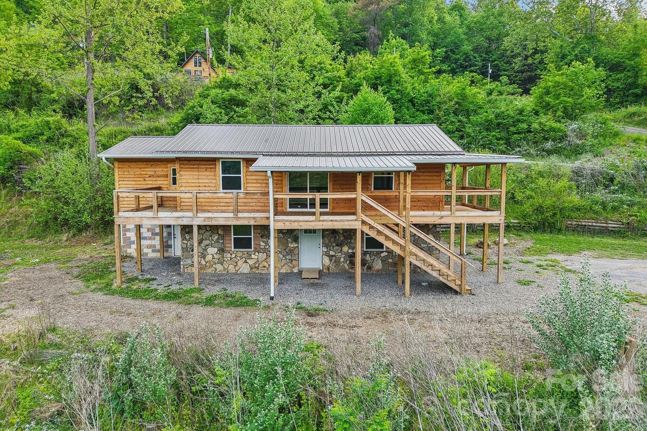 137 Red Maple Ln., Burnsville, NC 28714