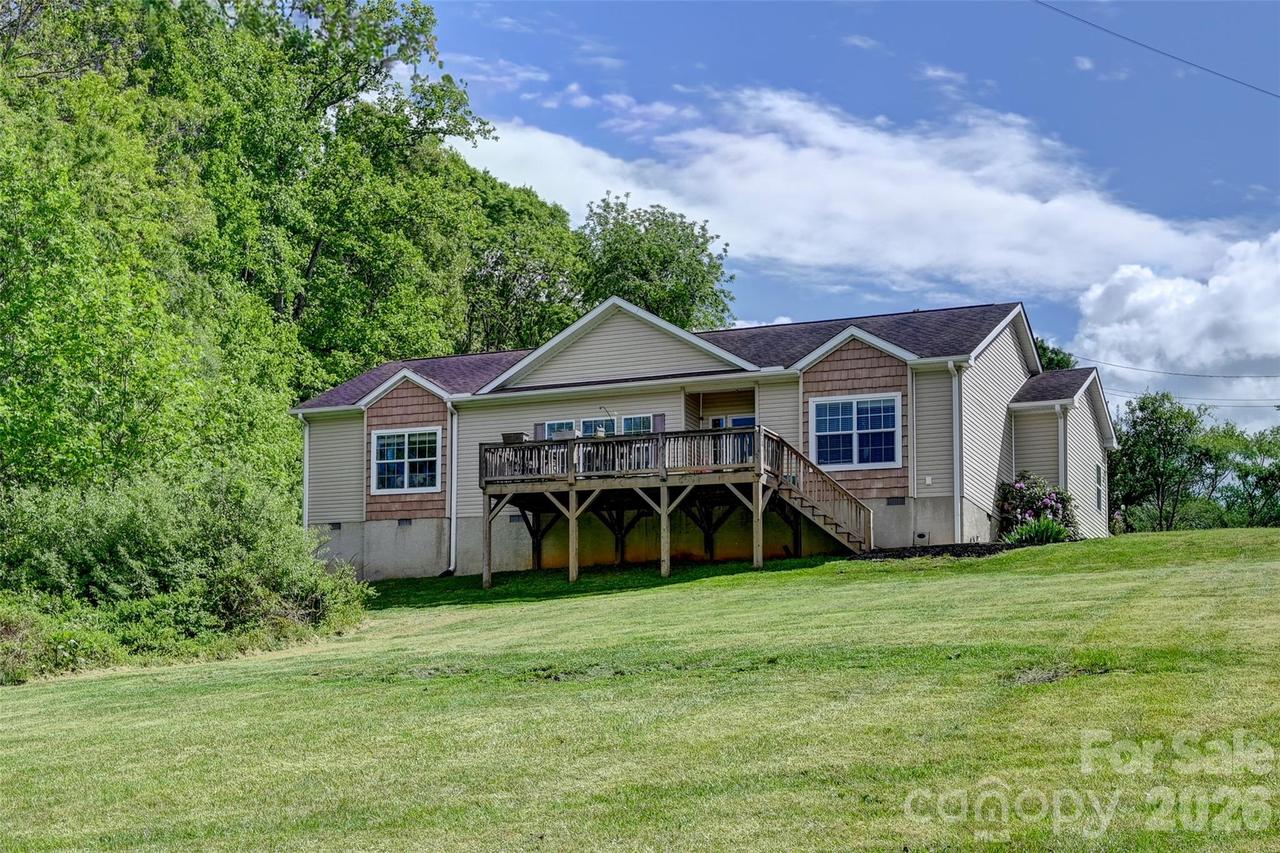 371 Starnes Cove Rd., Candler, NC 28715