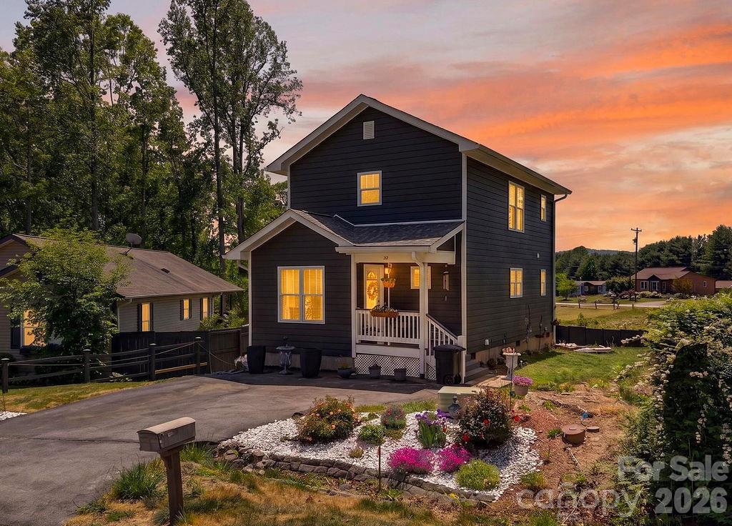 100 Victoria Springs Dr., Flat Rock, NC 28731