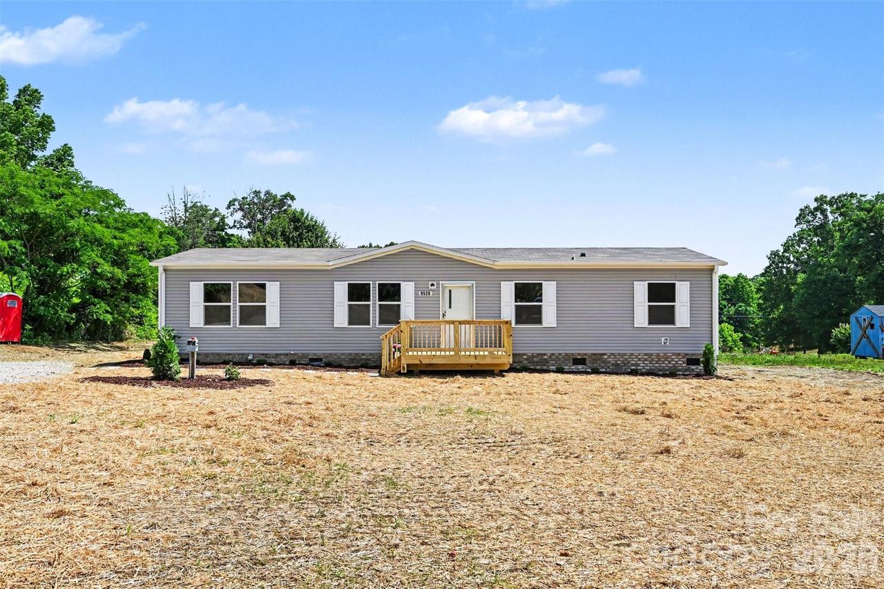 9526 Caycee Dr., Davidson, NC 28036