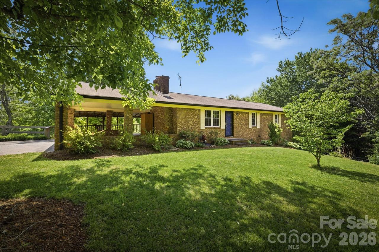 1983 Pinecrest Dr., Morganton, NC 28655