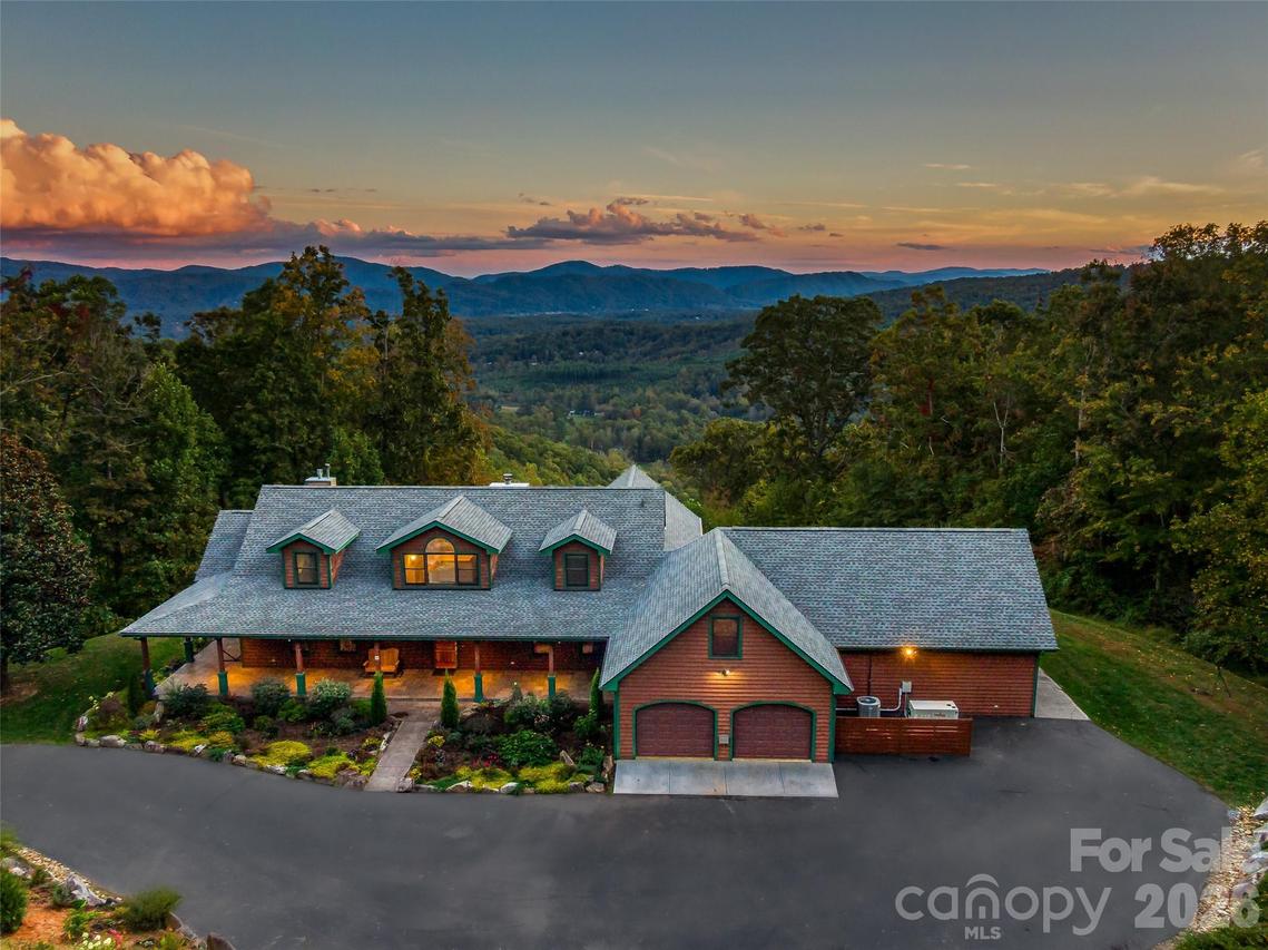 91 Great Oak Ln., Fairview, NC 28730