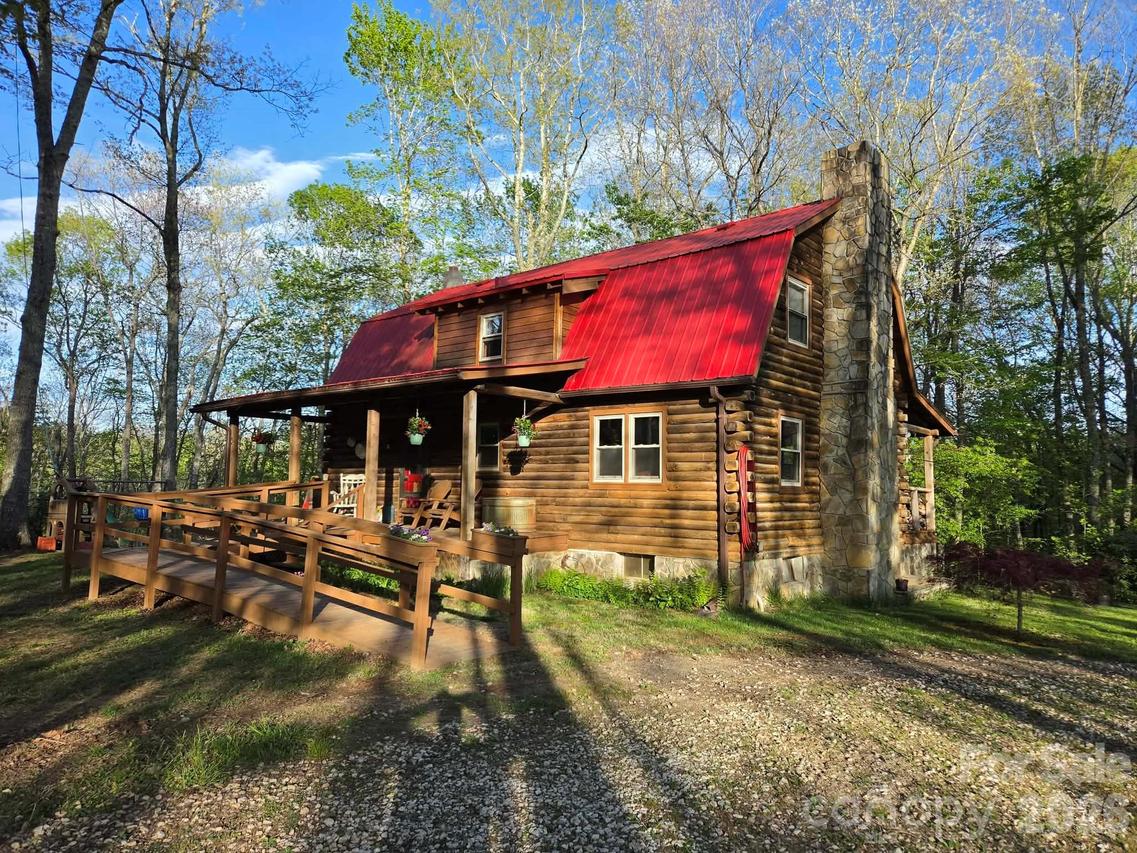 692 Buck Hill Rd., Newland, NC 28657