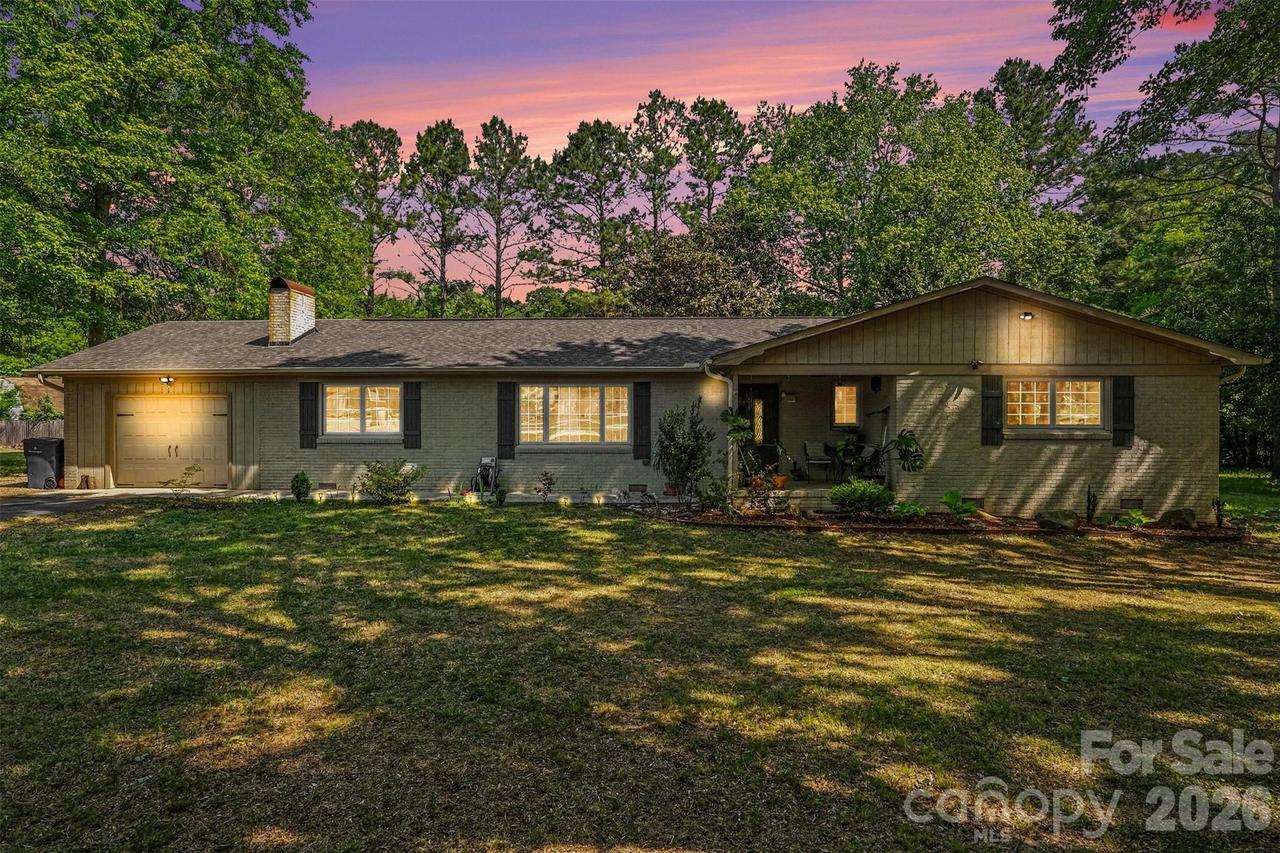 3950 Rocky River Pl., Harrisburg, NC 28075