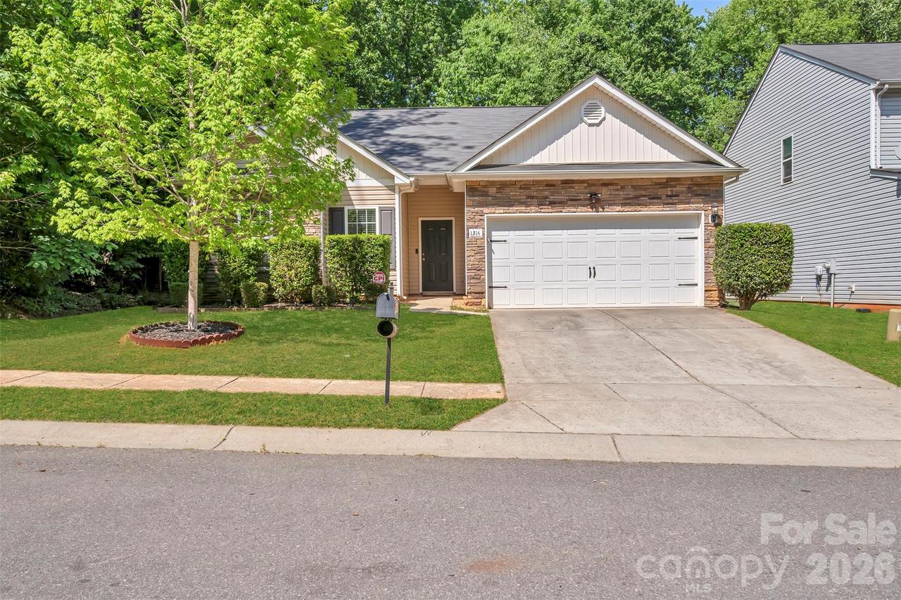 1314 Doby Springs Dr., Charlotte, NC 28262
