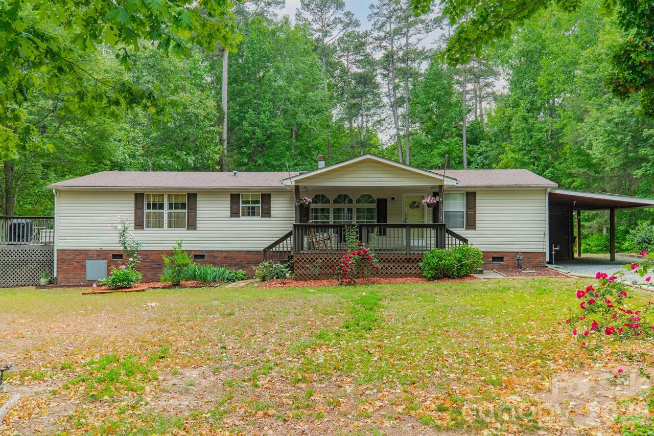 13753 Saint Thomas Dr., Stanfield, NC 28163