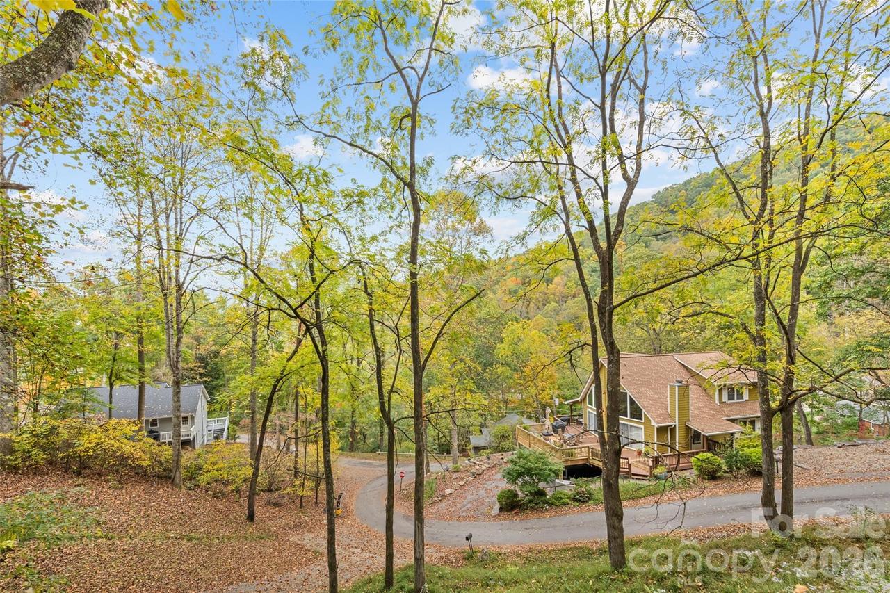 42 Greenview Dr., Maggie Valley, NC 28751