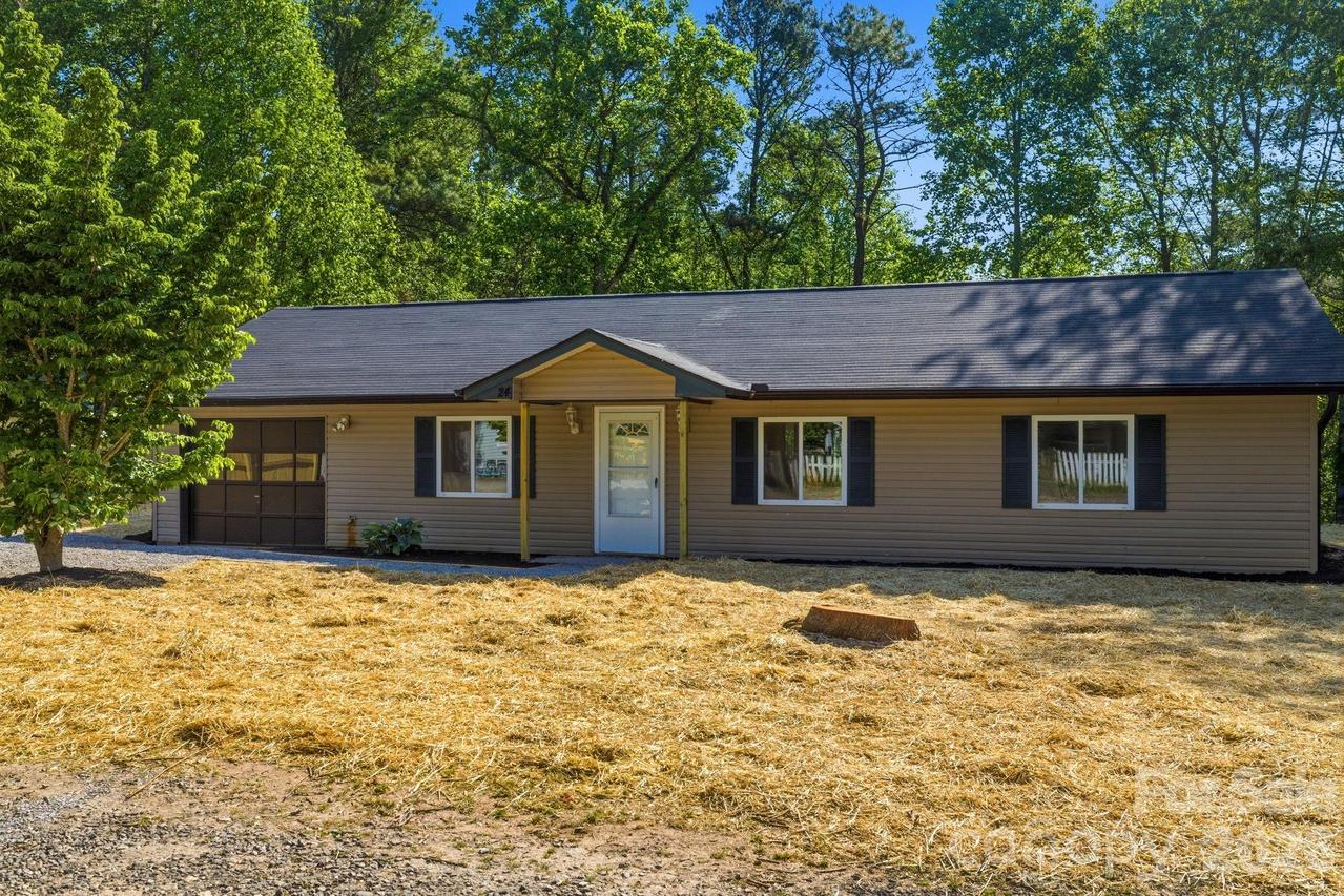 24 Sagefield Dr., Candler, NC 28715