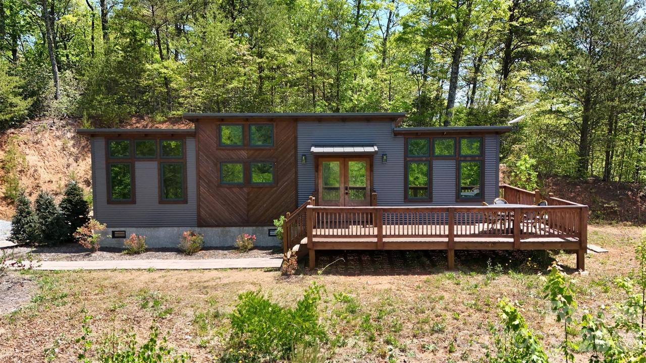 521 Duchess Dr., Sylva, NC 28779