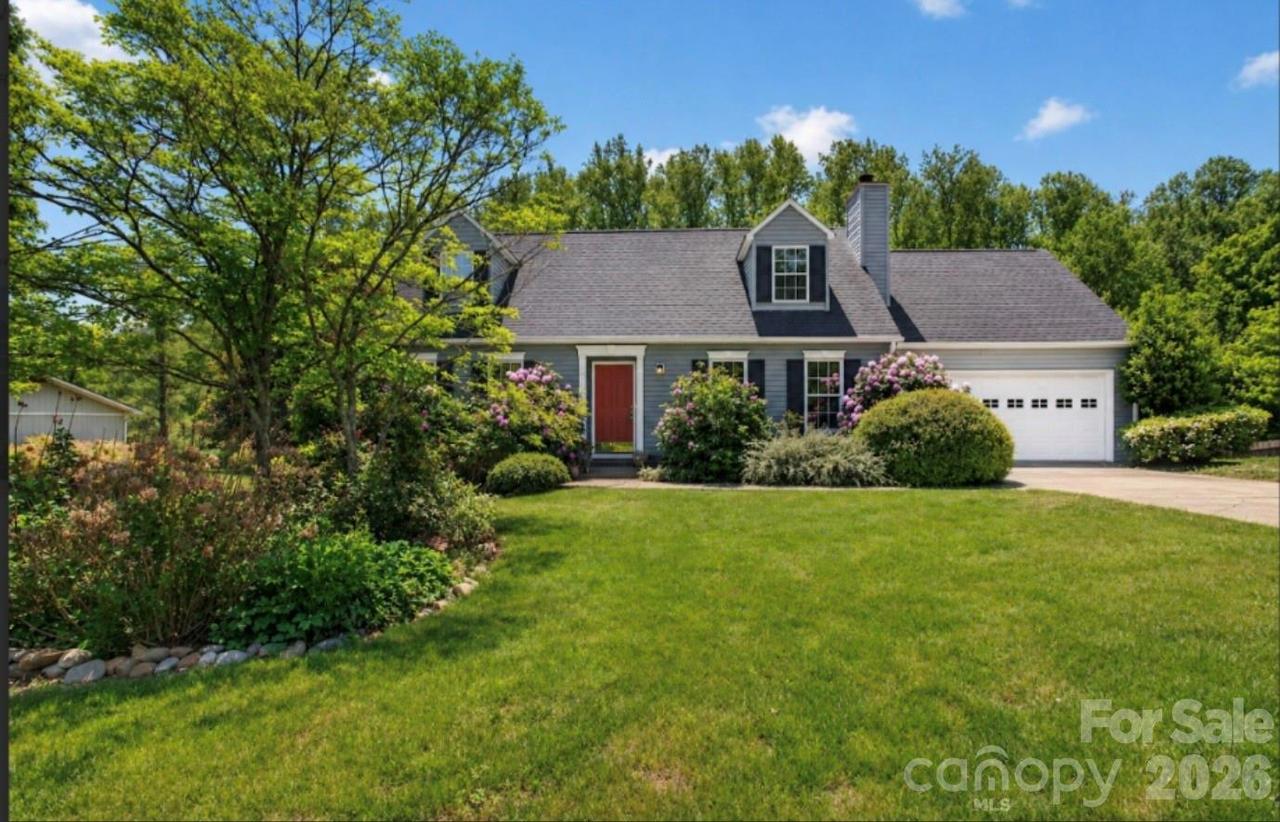 67 Beechwood Dr., Horse Shoe, NC 28742