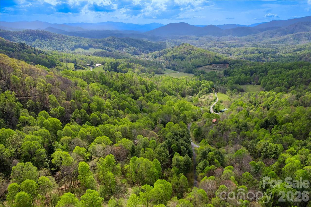 00000 Apple Farm Rd., Bakersville, NC 28705
