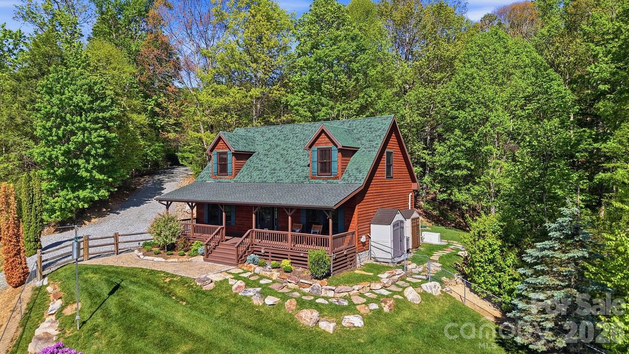 394 Hummingbird Ln., Elk Park, NC 28622