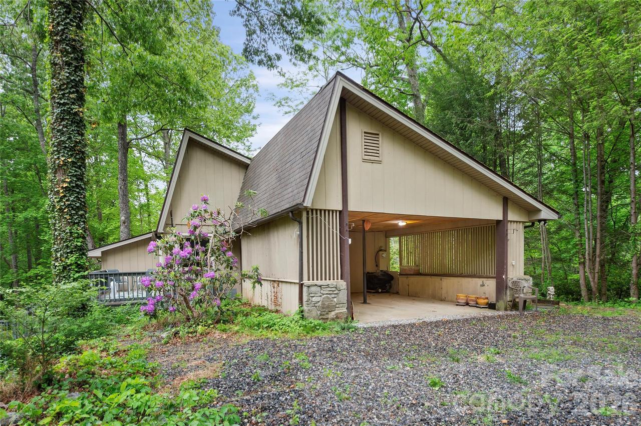 1483 Old Fort Rd., Fairview, NC 28730