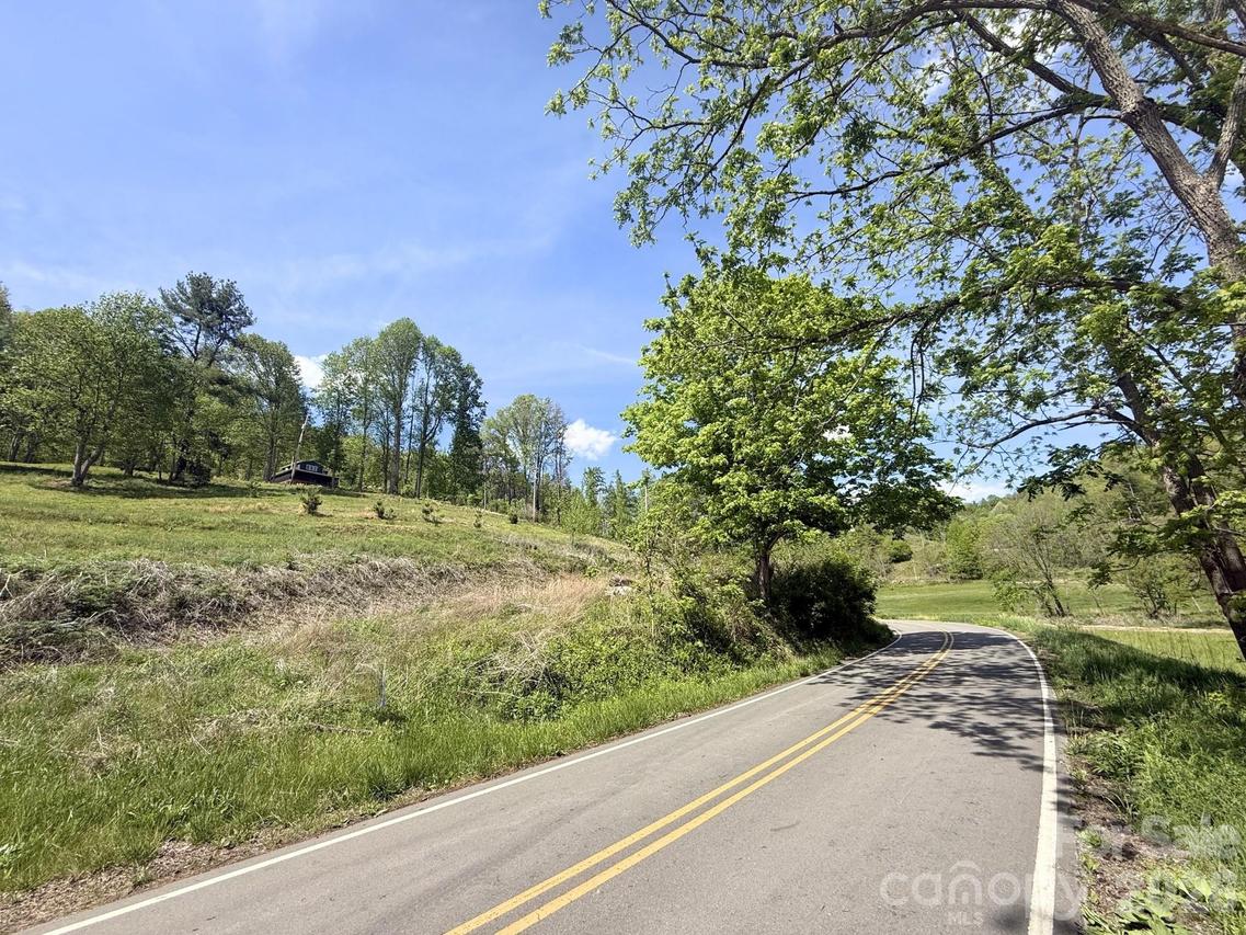 2681 Harrell Hill Rd., Bakersville, NC 28705