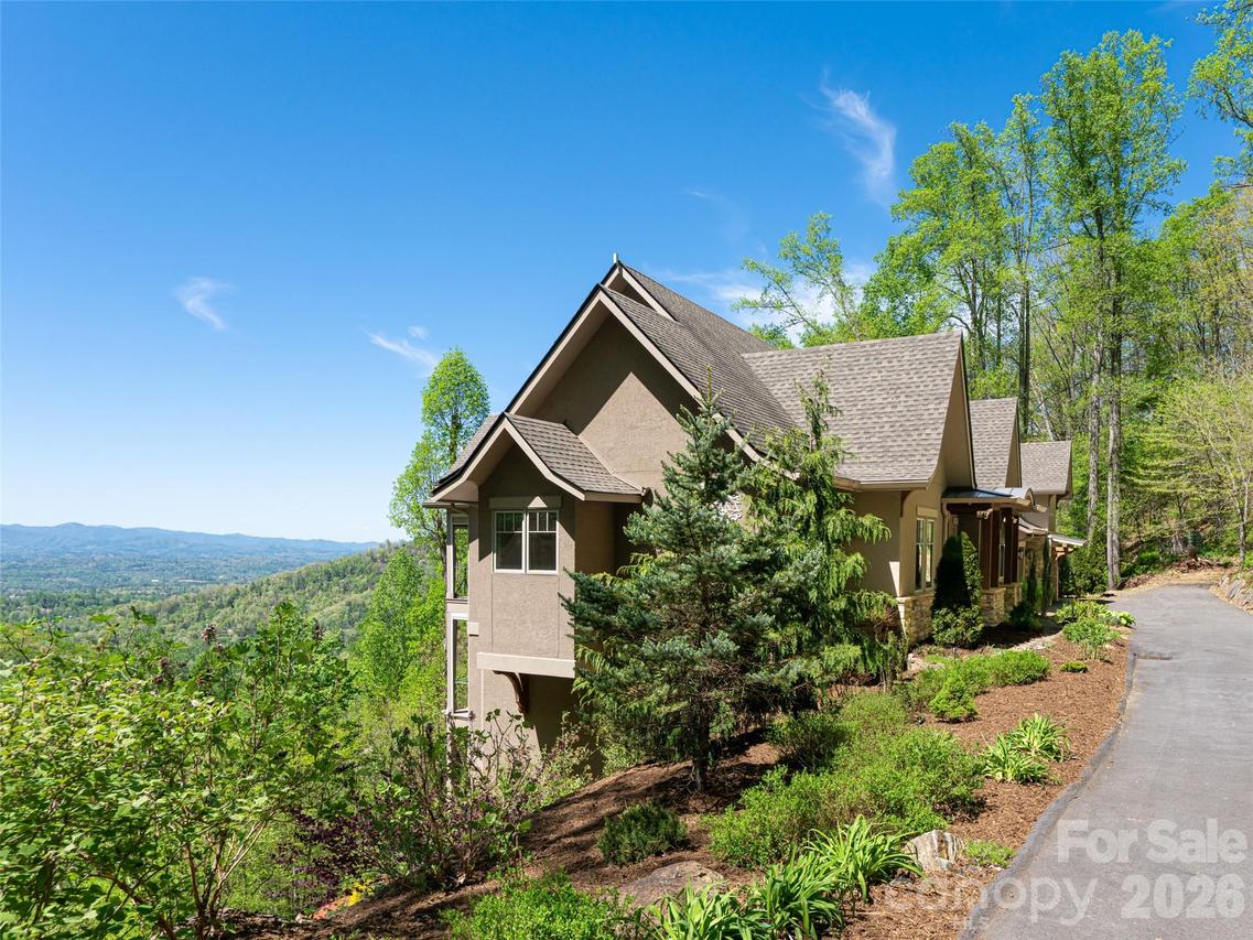 32 Timberwolf Ct., Asheville, NC 28804