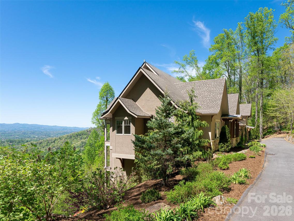 32 Timberwolf Ct., Asheville, NC 28804
