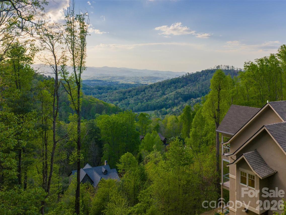 32 Timberwolf Ct., Asheville, NC 28804