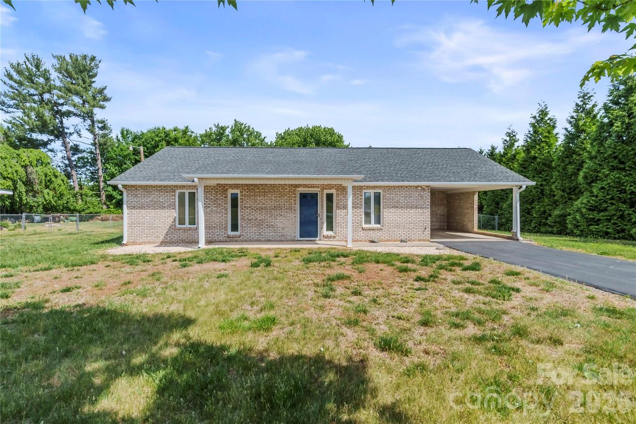 807 Silver Dapple Ln., Kernersville, NC 27284
