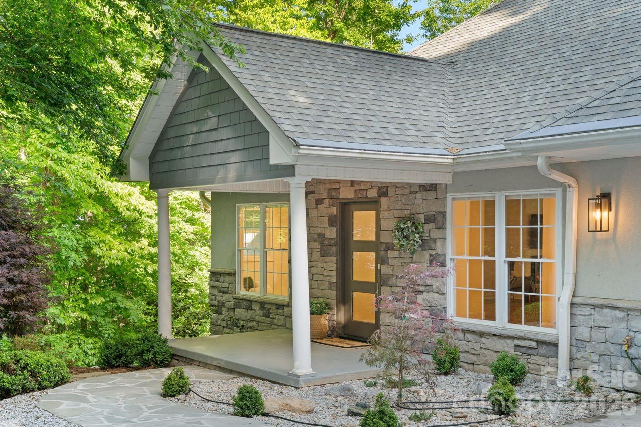 2508 Carriage Falls Ct., Hendersonville, NC 28791