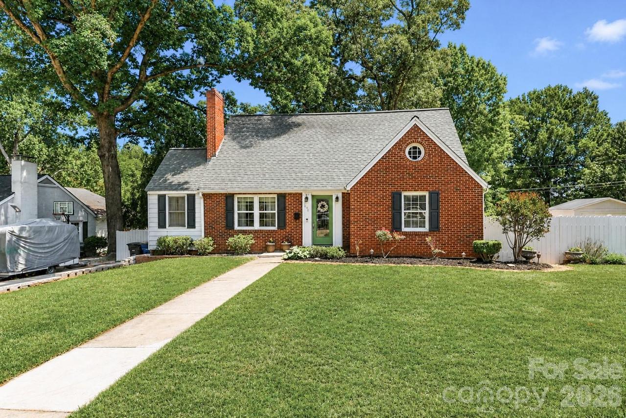 820 Woodland Rd., Statesville, NC 28677