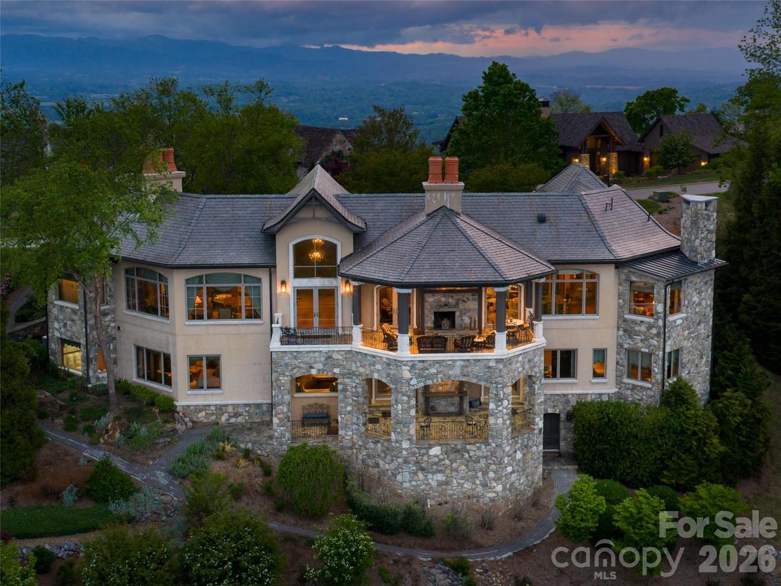83 Summit Tower Cir., Asheville, NC 28804