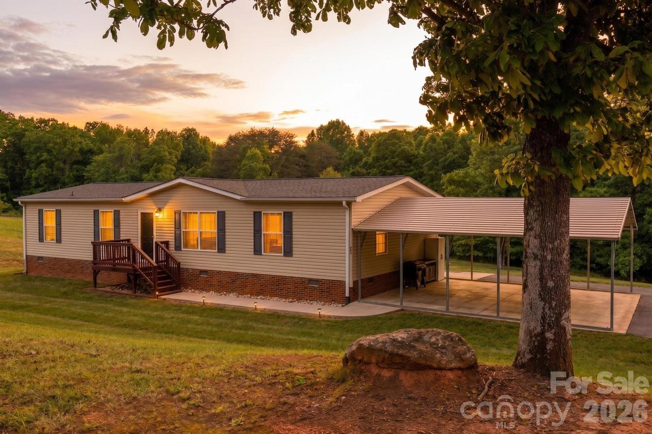 207 Mount Wesley Church Rd., Hiddenite, NC 28636