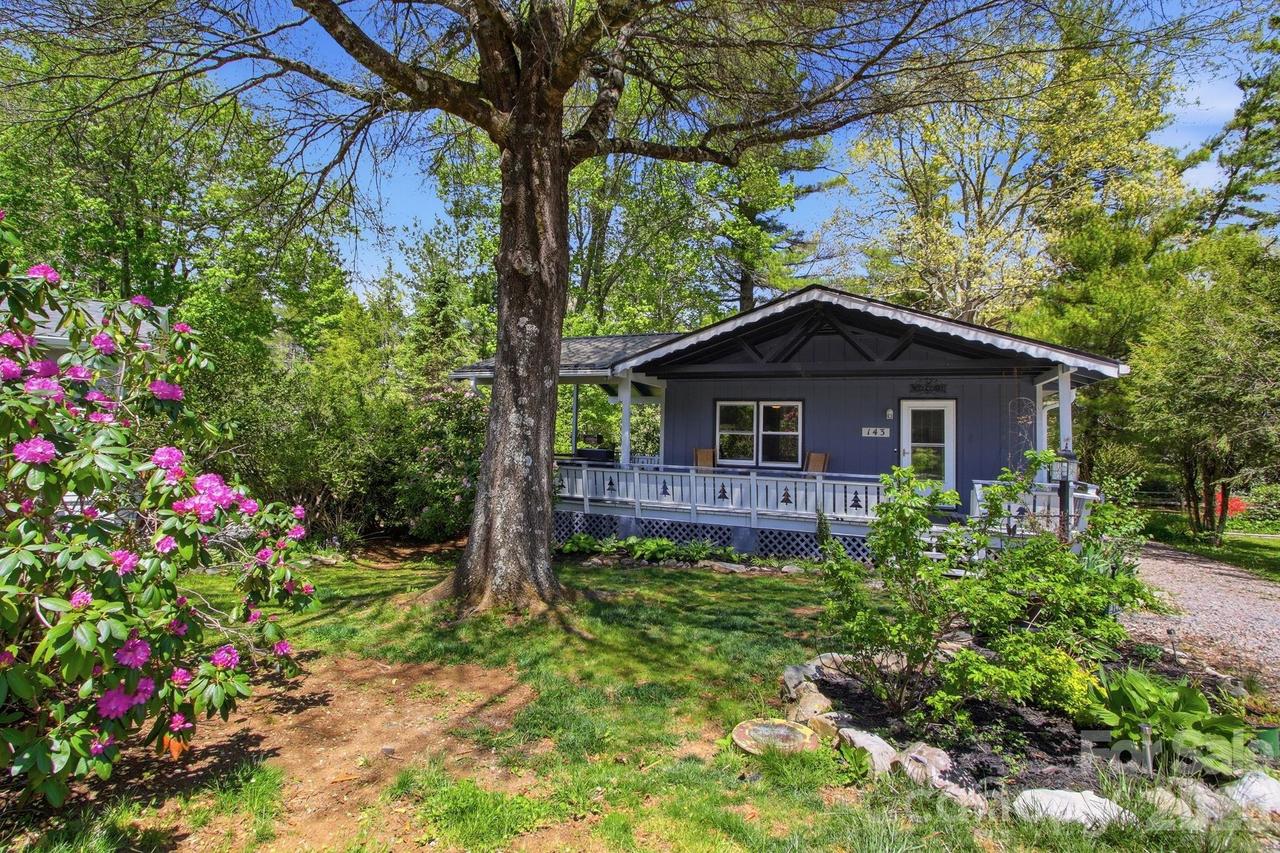 143 Snowshoe Loop, Newland, NC 28657