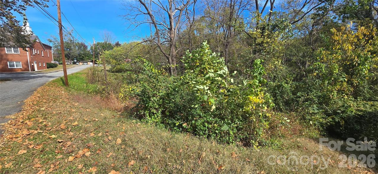 520 Healan Pl., Lenoir, NC 28645
