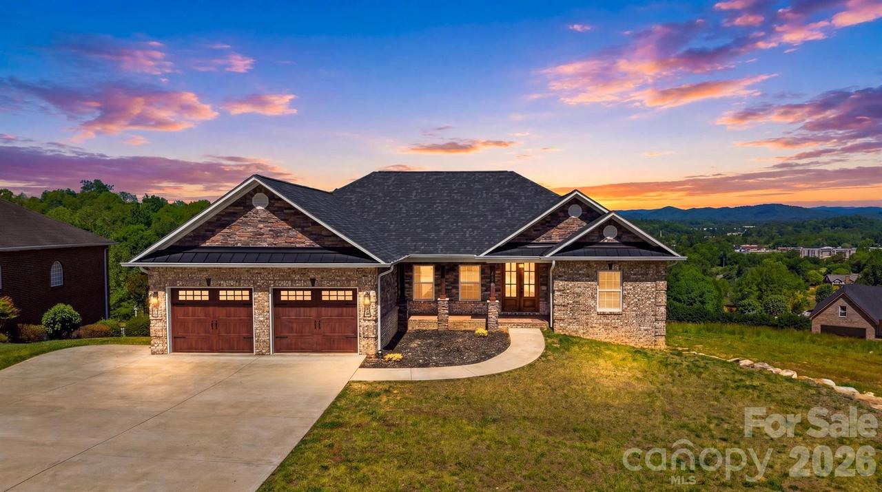 418 Huntington Woods St., Lenoir, NC 28645