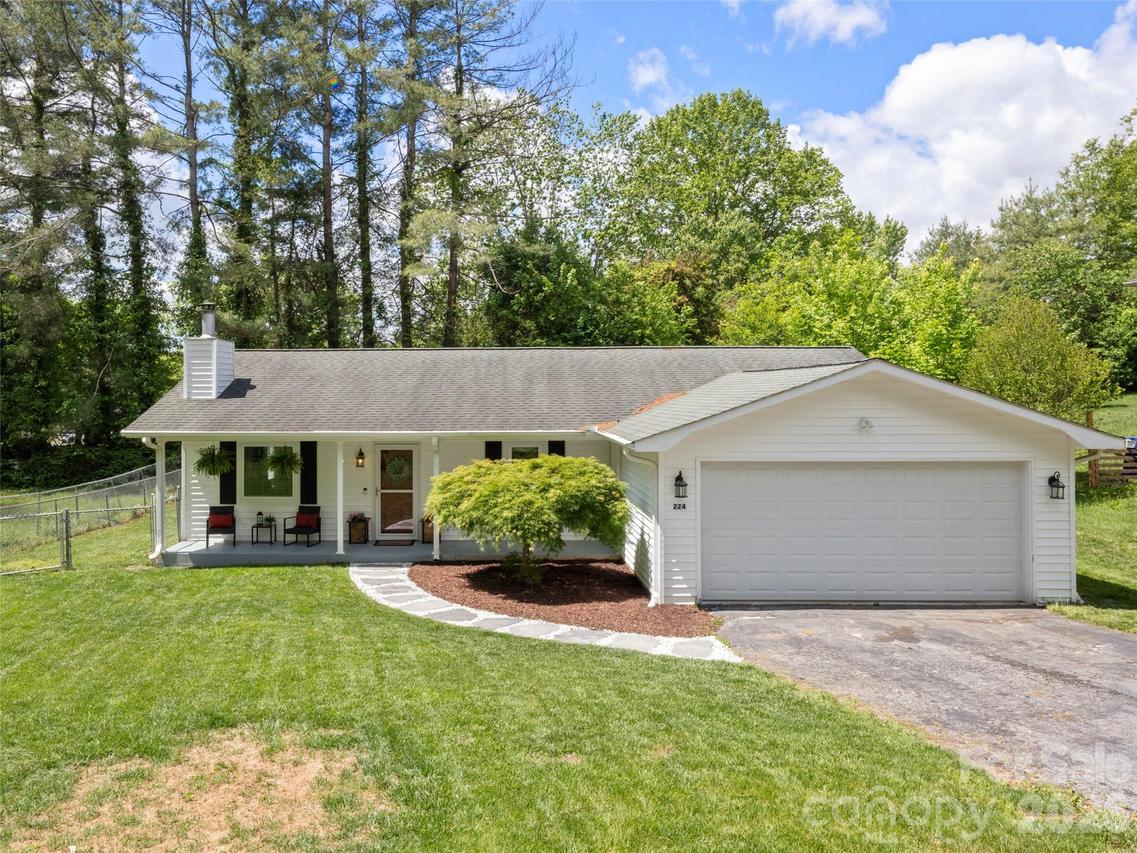 224 Clover Dr., Fletcher, NC 28732