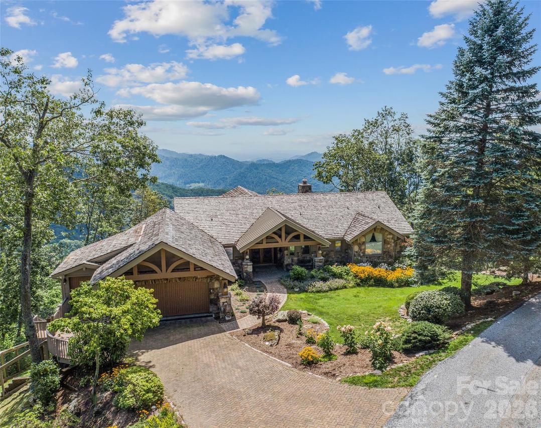 218 Slickrock Rd., Burnsville, NC 28714