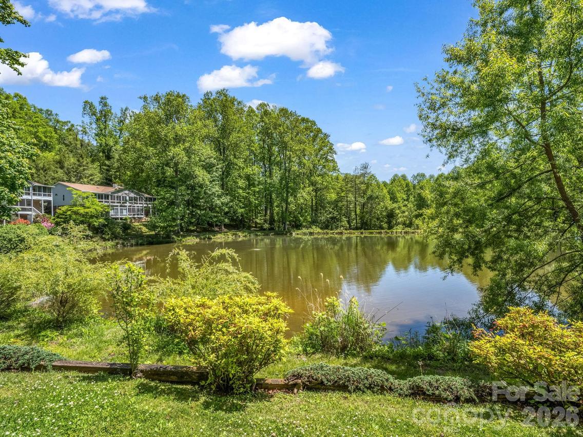 68 Lakeview Ct., Brevard, NC 28712