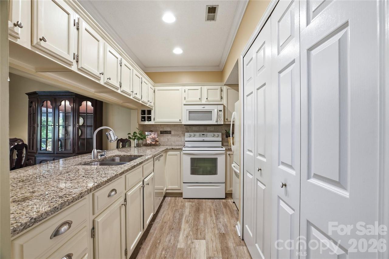 19823 Henderson Rd. #F, Cornelius, NC 28031