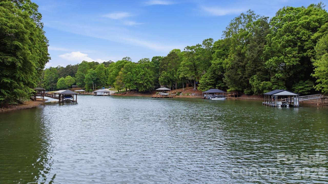 142 Seekirk Dr., Troutman, NC 28166