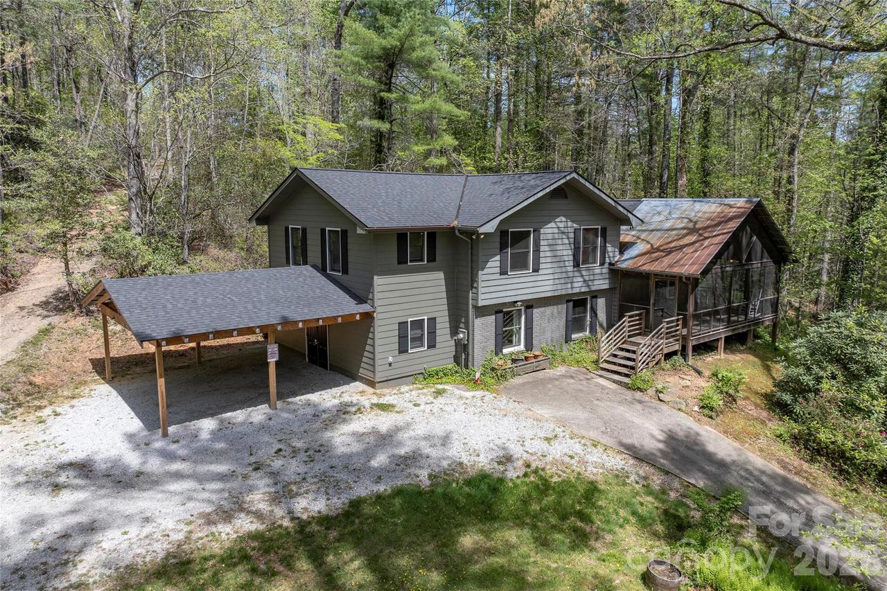 138 Stillwagon Ln., Cedar Mountain, NC 28718