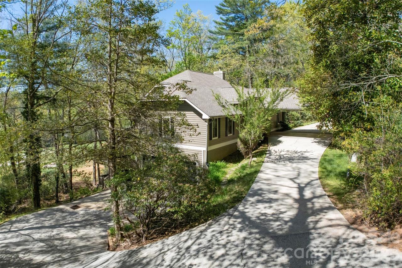 516 Cherokee Trace, Lake Toxaway, NC 28747